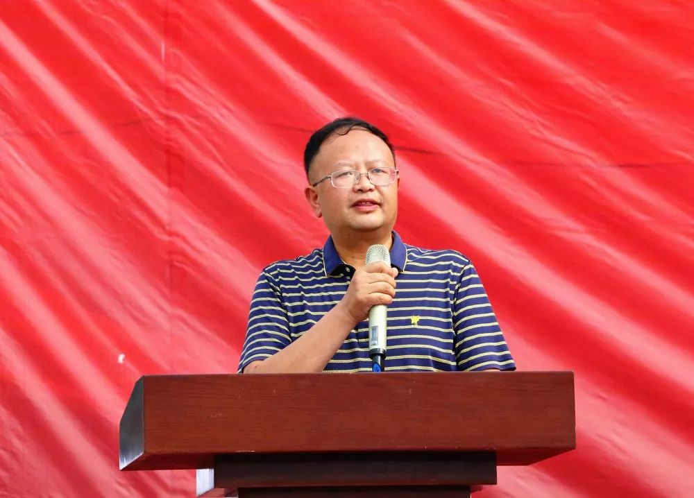 【凯里榜样】呕心沥血铸师魂——记凯里实验高级中学校长杨春平