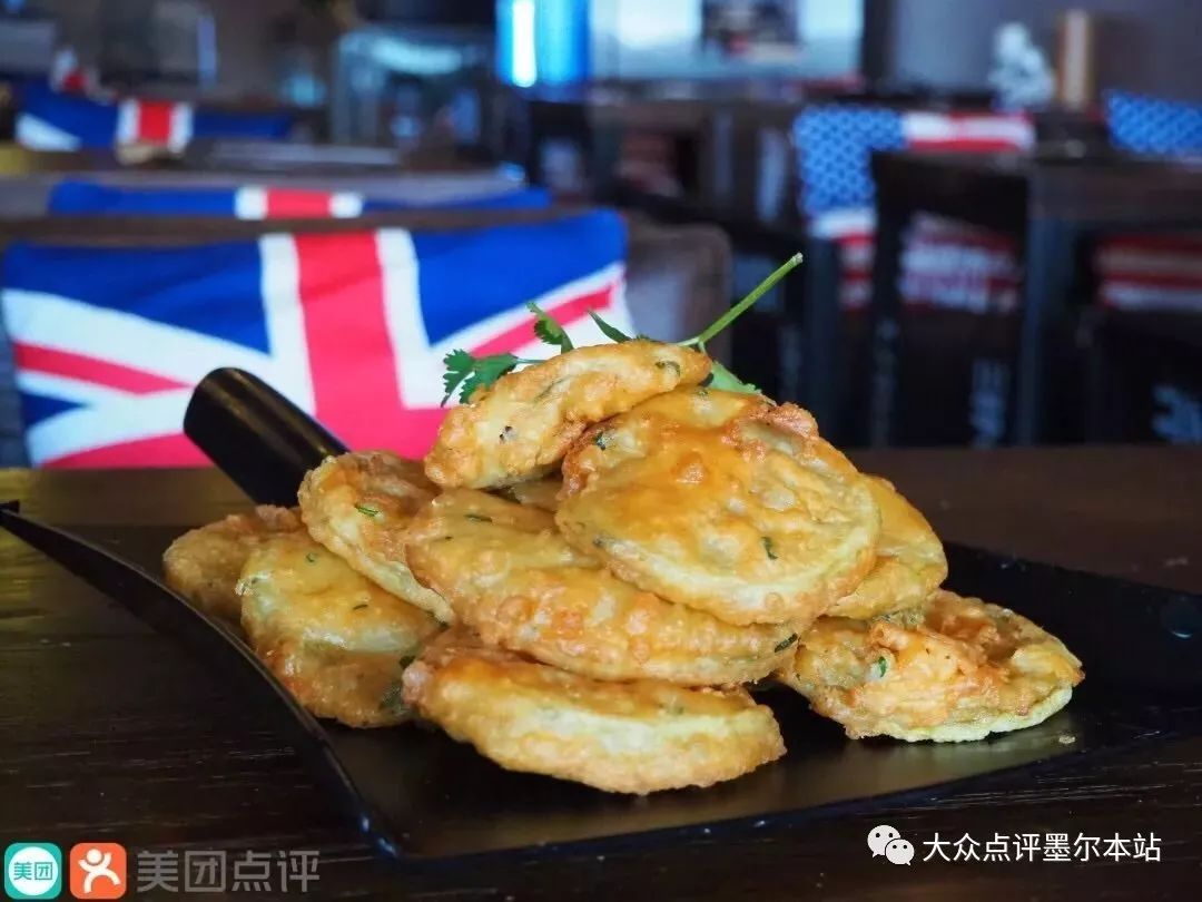 地三鲜,东北锅包肉,大拉皮,血肠,酥炸茄盒 .