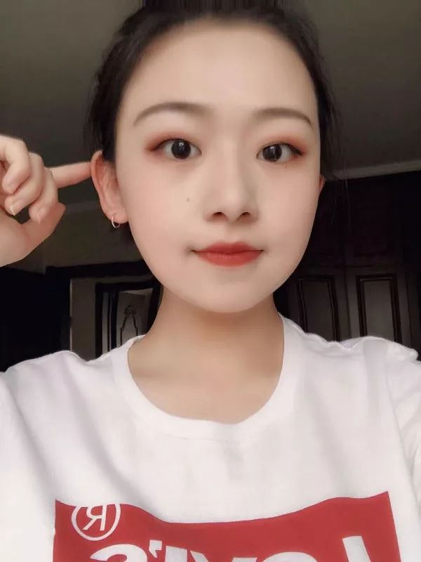 长腿妹子