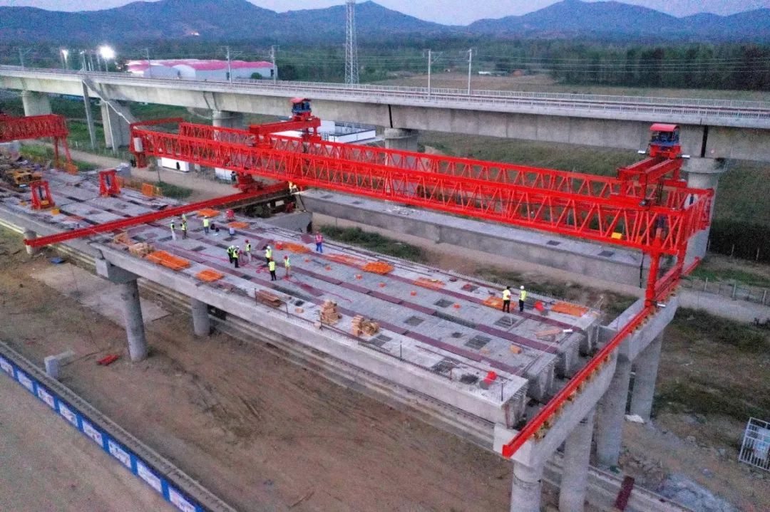 喜讯|汉江特大桥架桥机顺利架设首榀箱梁