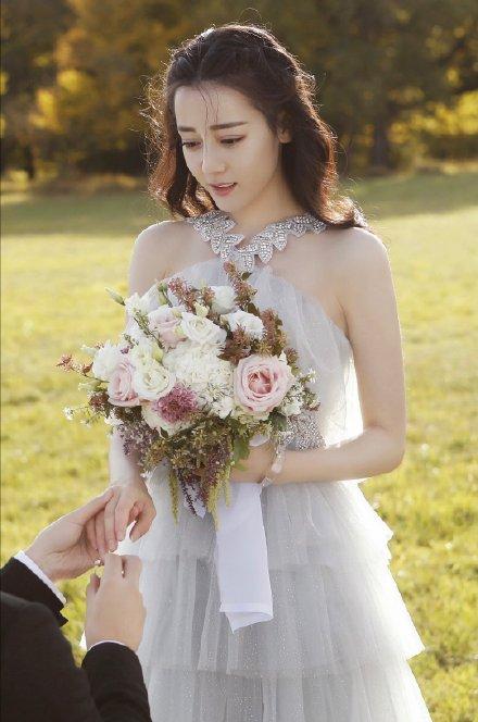 全网最漂亮的小姐姐穿婚纱 b8698b12b7ae464baf6251692e0e7d69.jpeg
