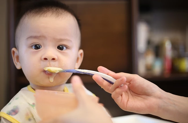                     两岁孩子积食半年，“元凶”家里常常见，还有很多宝妈在给娃吃