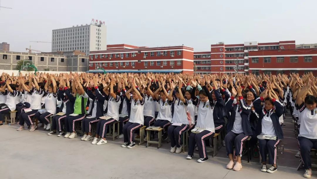 唤醒了心中的巨人:濮阳县华志中学青少年卓越领袖特训