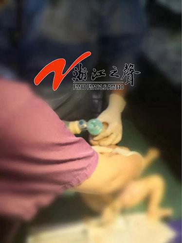                     二胎妈妈产后抢救12天 医生曾警告：千万不能再生了
