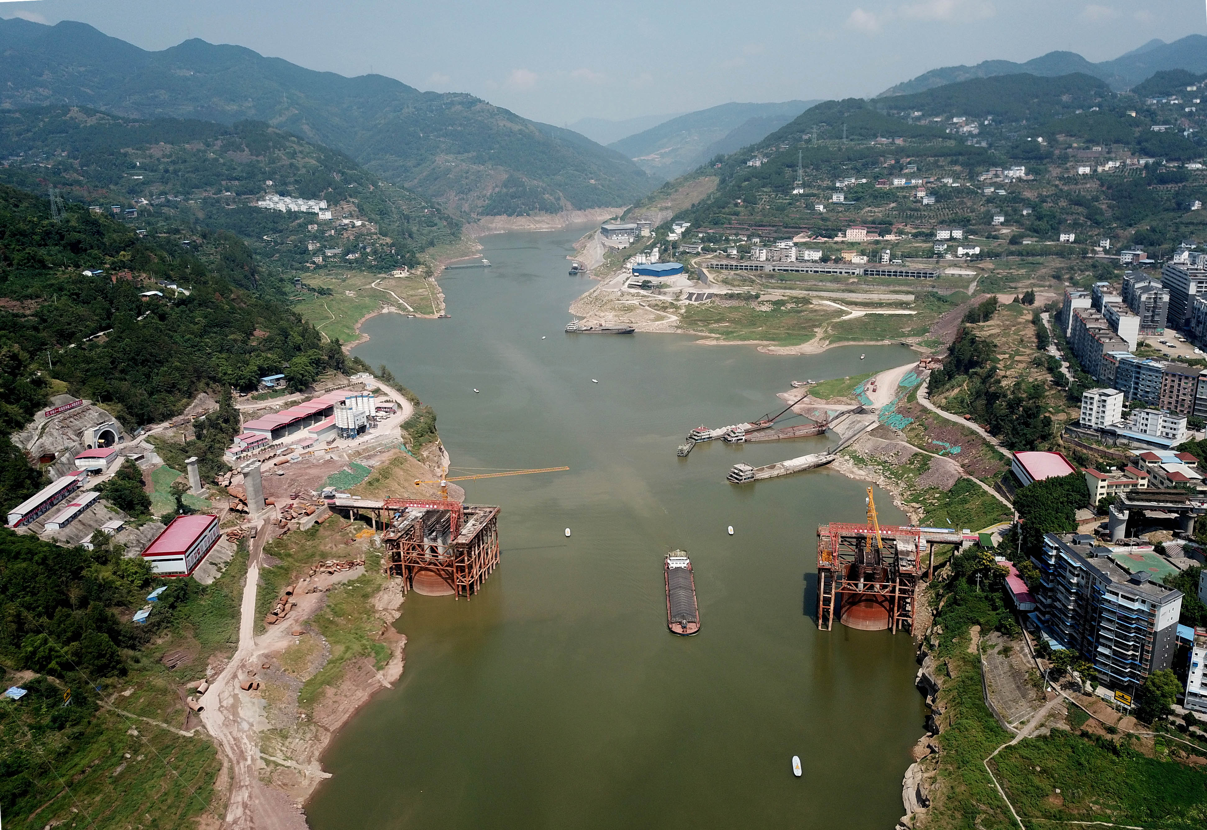 郑万高铁重庆段桥梁,隧道建设稳步推进_云阳县