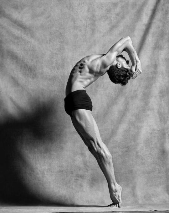 拍照如何拍出肌肉线条 cc1be591c8ae4be5be937a9439840f1d.jpeg