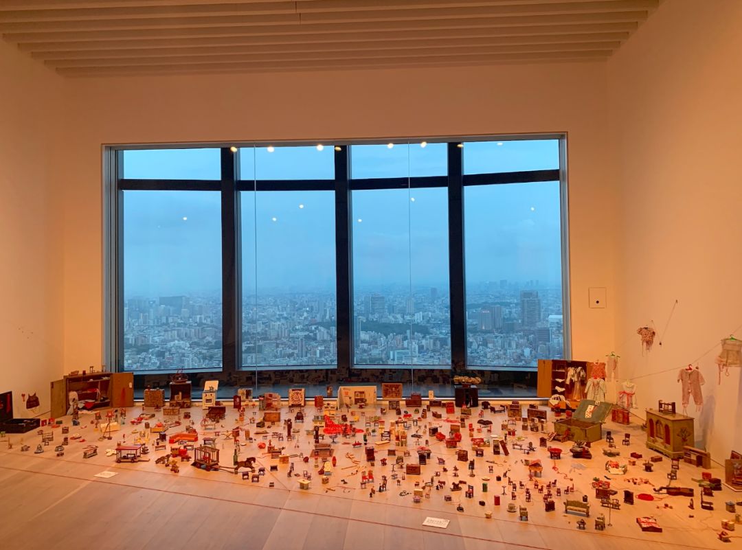日本潮人的聚集地 俯瞰东京铁塔 阅读前卫艺术 森美术馆 展览