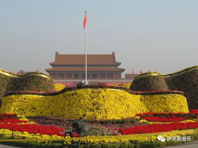 【唱支山歌给党听】 经典革命歌曲(深情中音萨