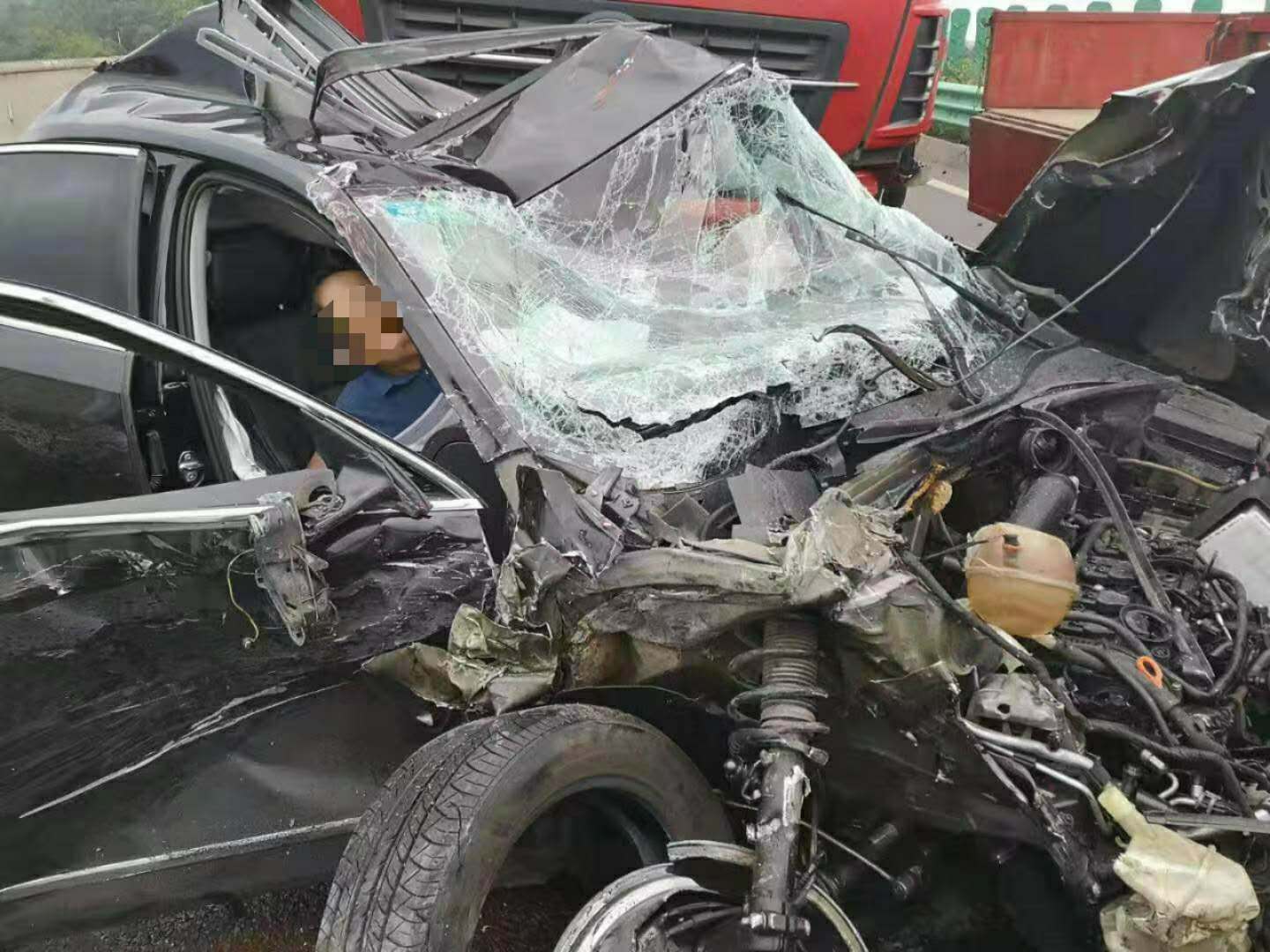 四川仁寿一高速路段8车相撞，6名伤者均无生命危险