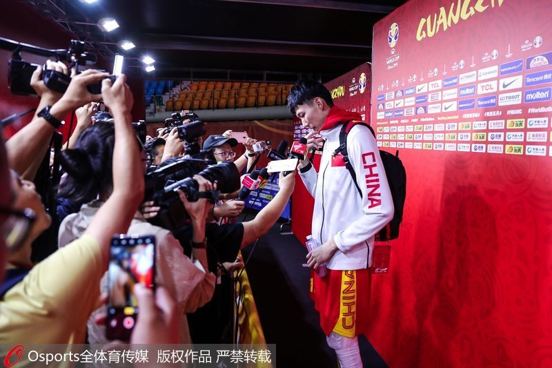 高清：2019男篮世界杯中国男篮抵达广州备战排位赛