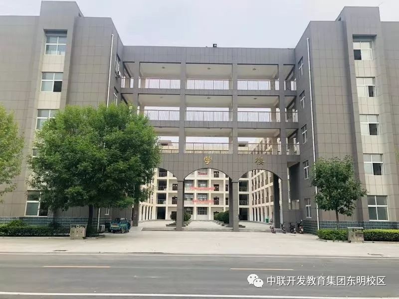 九月开学季,菏泽化工高级技工学校高铁会计专业欢迎同学们的到来