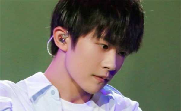 易烊千玺爸爸姓名 fa4347d432bc405f8c97e57a58a5f245.jpeg