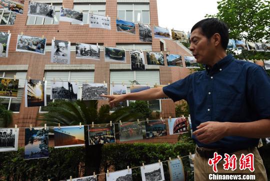 重庆大学教授耗用钢笔作画记录母校90年变迁