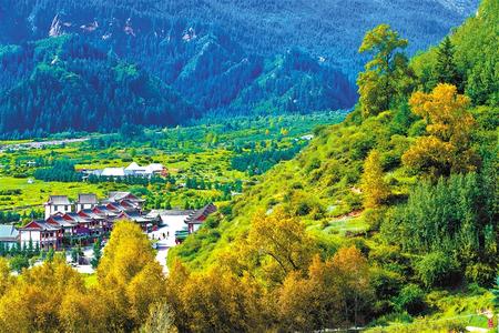 祁连山北麓肃南裕固族自治县马蹄藏族乡景色迷人