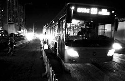 今年北京26条公交线路延时运营