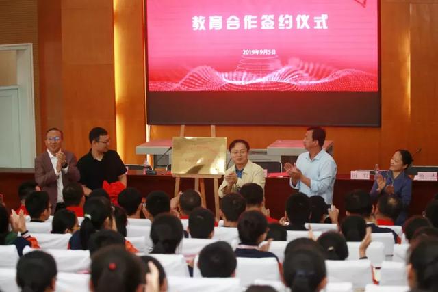 走进公办校三陶教育同黑河一中签订战略合作协议