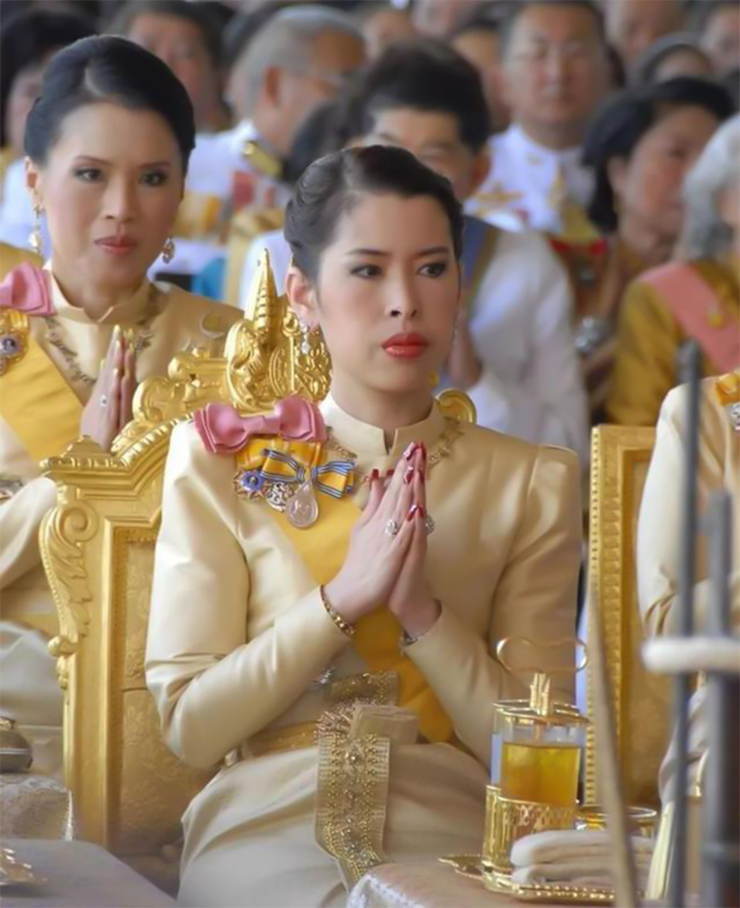 泰国国王几个老婆哪个最美 1939a4d81d03418c8357e9de5818b03e.jpeg