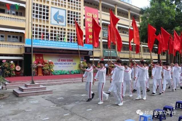 越南上千万学生喜迎新学年全国各地学校开学典礼场景