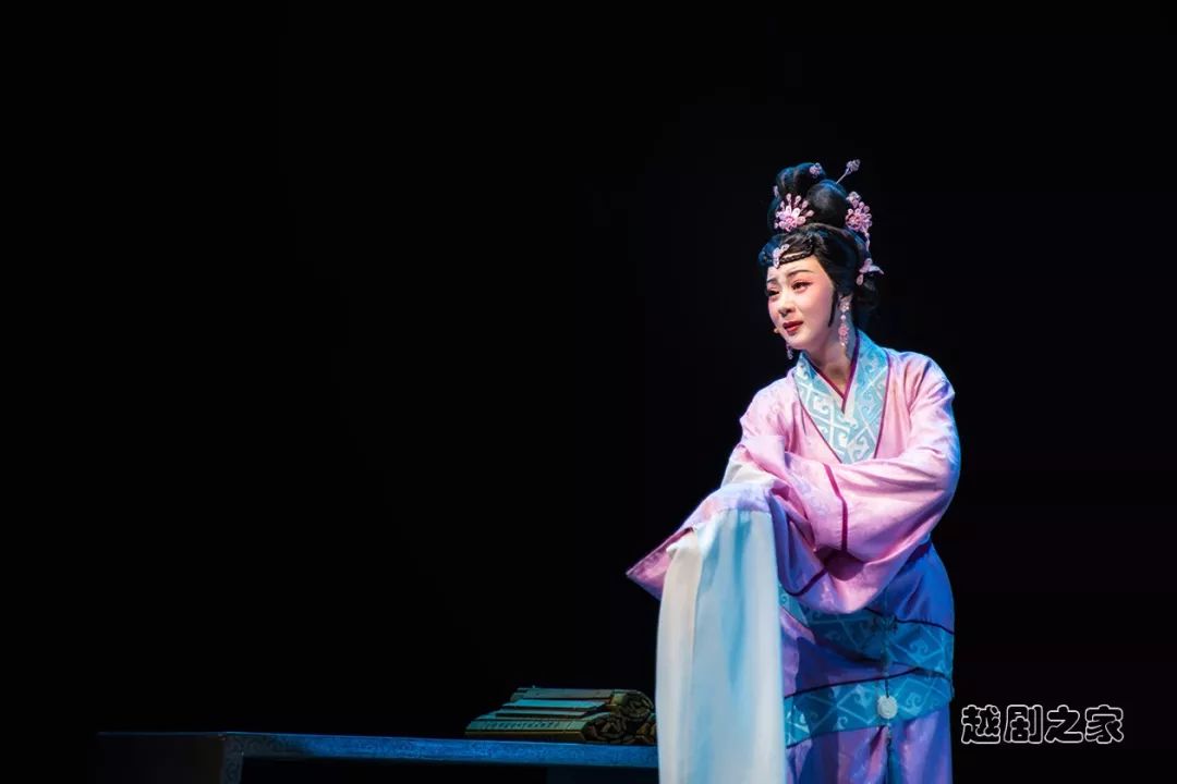 宋 弘——黄剑勋饰 曹惠娘——王 静饰 湖阳公主——刘丽英饰 刘 秀
