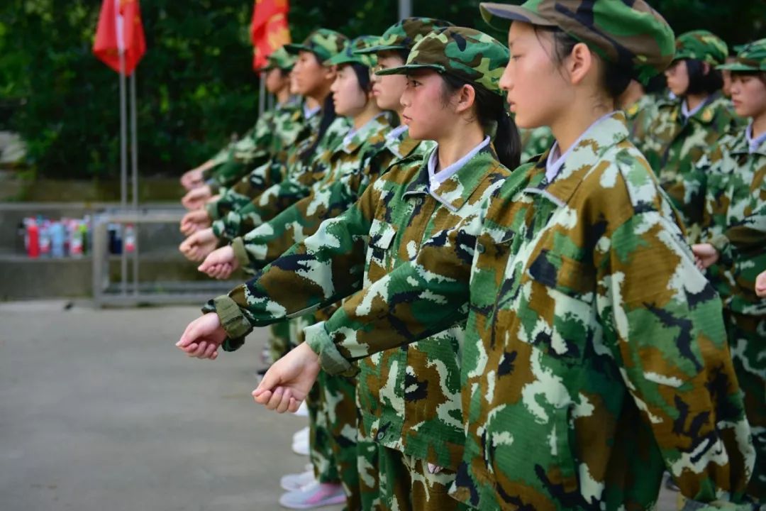 强体魄铸军魂锻造无悔青春杭州市临平职业高级中学2019级新生军训系列