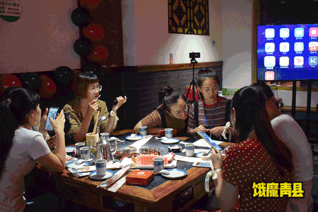 青县近日怪事儿40位颜值爆表的女生聚在一起吃火锅有吃有喝有玩还免费