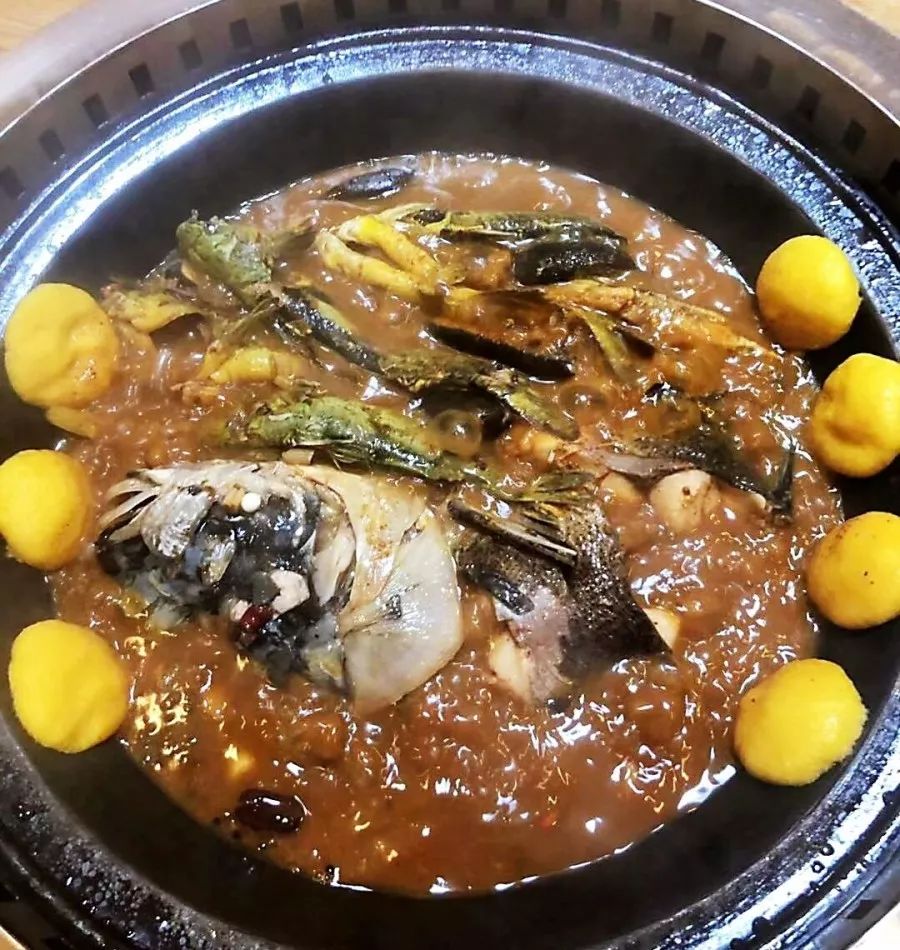 吃着溜达小笨鸡!看二人转…延吉出来这么个地