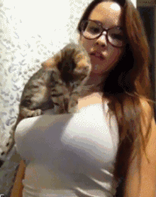 搞笑gif趣图:这图真有魔性,妹子玩的很嗨啊!-搞笑段子