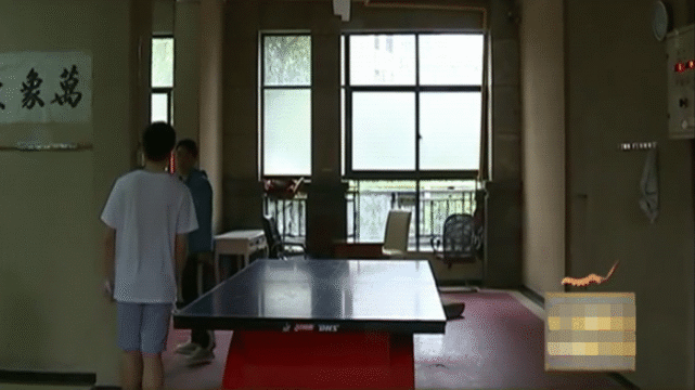 棋牌社打架小伙被砸晕,现场30多人竟不知道“凶手”是谁