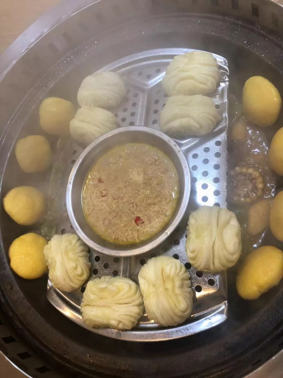 吃着溜达小笨鸡!看二人转…延吉出来这么个地