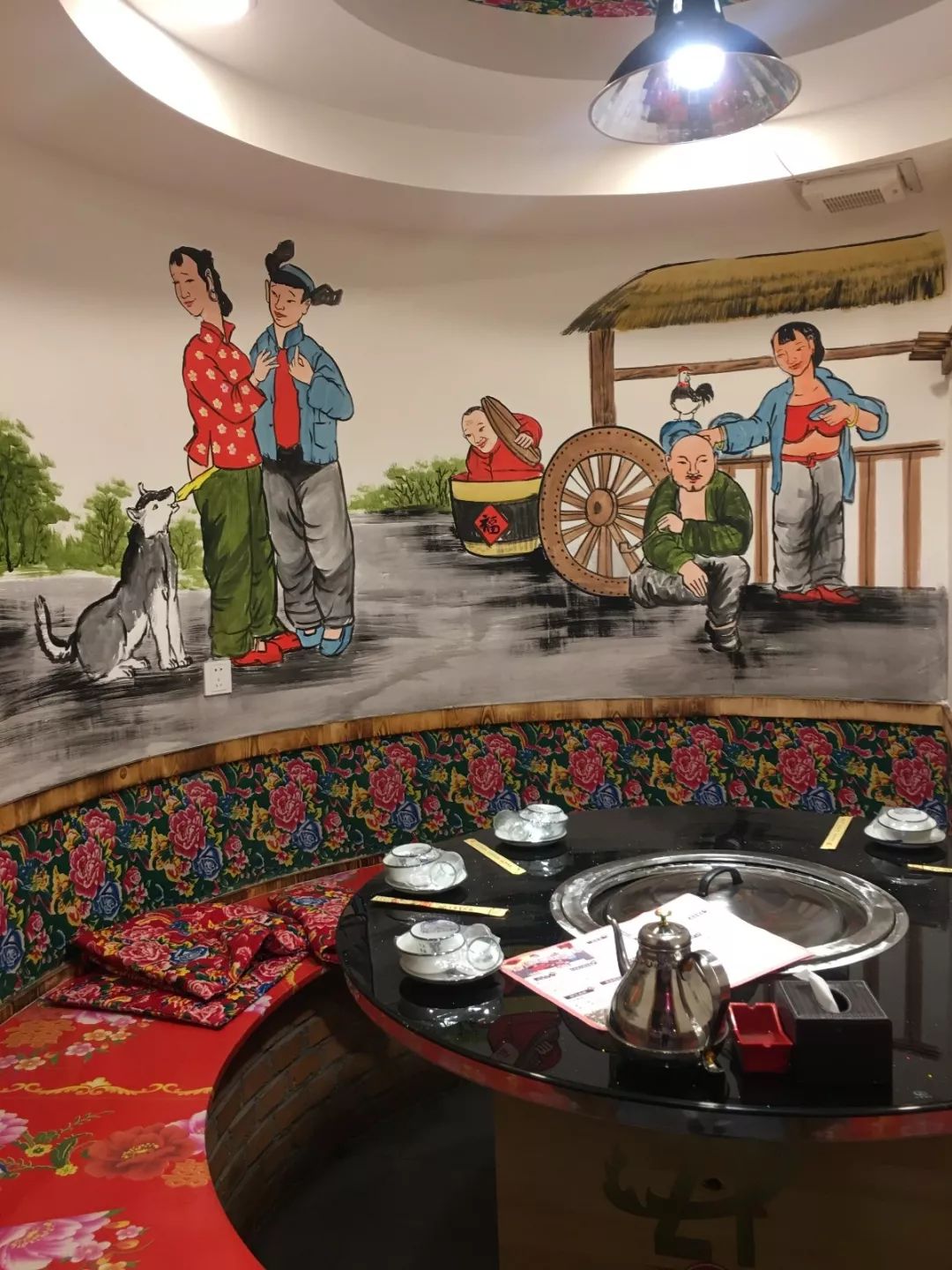 吃着溜达小笨鸡!看二人转…延吉出来这么个地