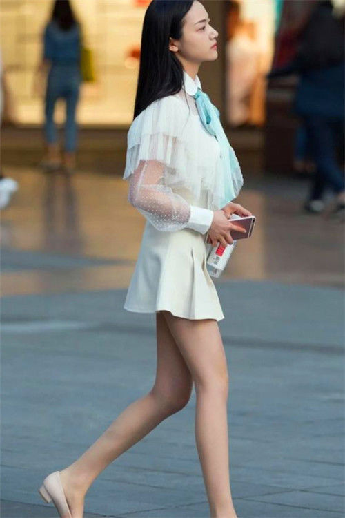 小粉色穿上蕾丝风骚性感,整个人都娇媚了起来嗯嗯_啊啊__美女我要背心姐姐图片