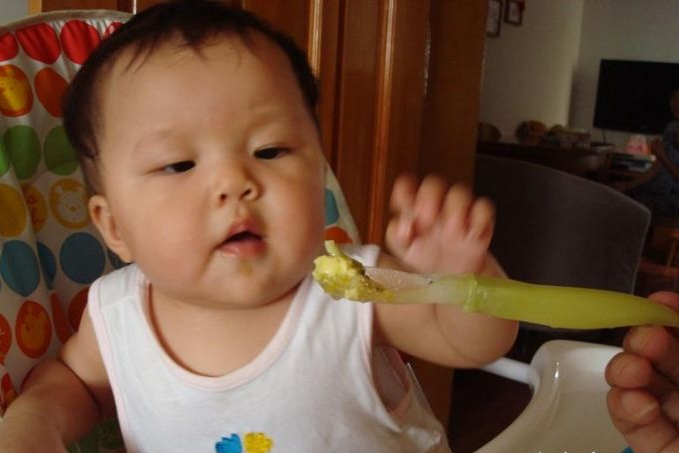                     除了盐，不满1岁的宝宝，还有3种辅食不能喂！医生：易积食脾虚