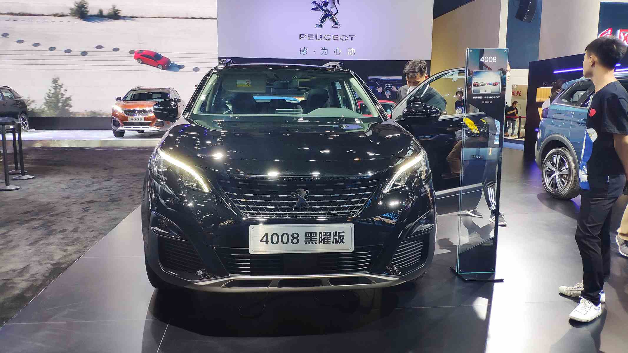 2019年成都车展:标致4008黑曜版实车