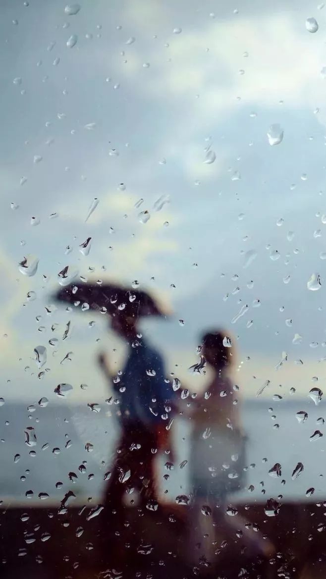"愿你天黑有灯,下雨有伞,路上有良人相伴"