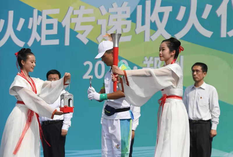 第11届全国民族运动会火炬传递圆满完成