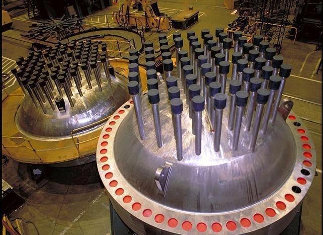 航母使用核动力, 一次装多少铀235, 一公斤浓缩铀要多少钱?