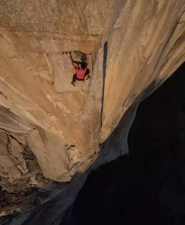 首映丨徒手攀岩奥斯卡佳作向死而生一个人一座山峰