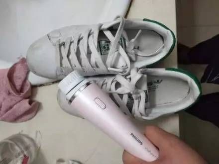 鞋子怎么刷才能刷干净呢 b9e338754760405bac8ac5e2b9b49dd9.jpeg