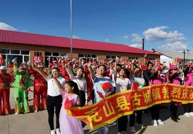 礼赞七十华诞克山县古城镇拍摄我和我的祖国快闪献礼祖国70华诞