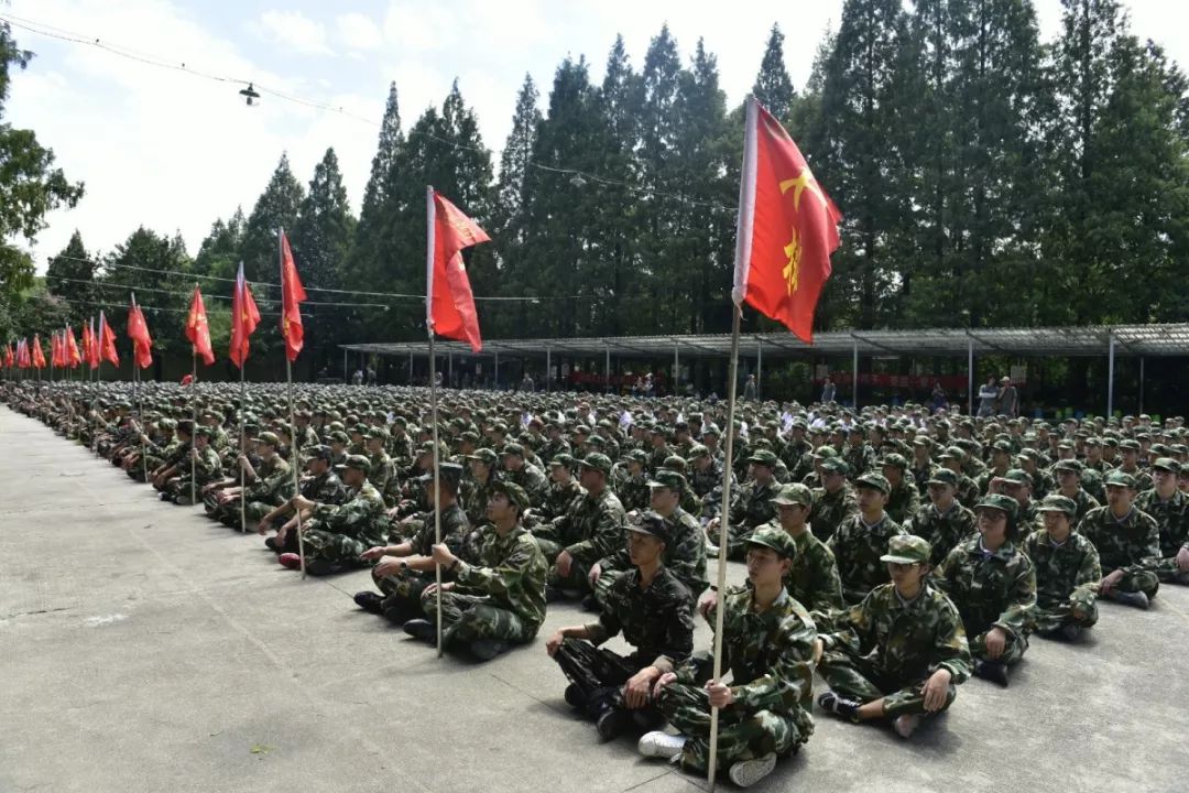 强体魄铸军魂锻造无悔青春杭州市临平职业高级中学2019级新生军训系列