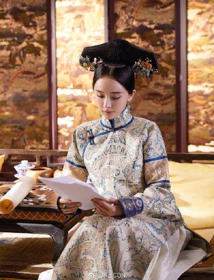 《宫锁心玉》中角色,咋咋呼呼的晴川变成了如今温婉的令妃,定妆照一出