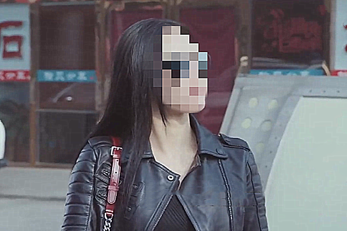 天津一女子抢车位不成,围停放车辆暴走一圈,赔了一万三还被判刑