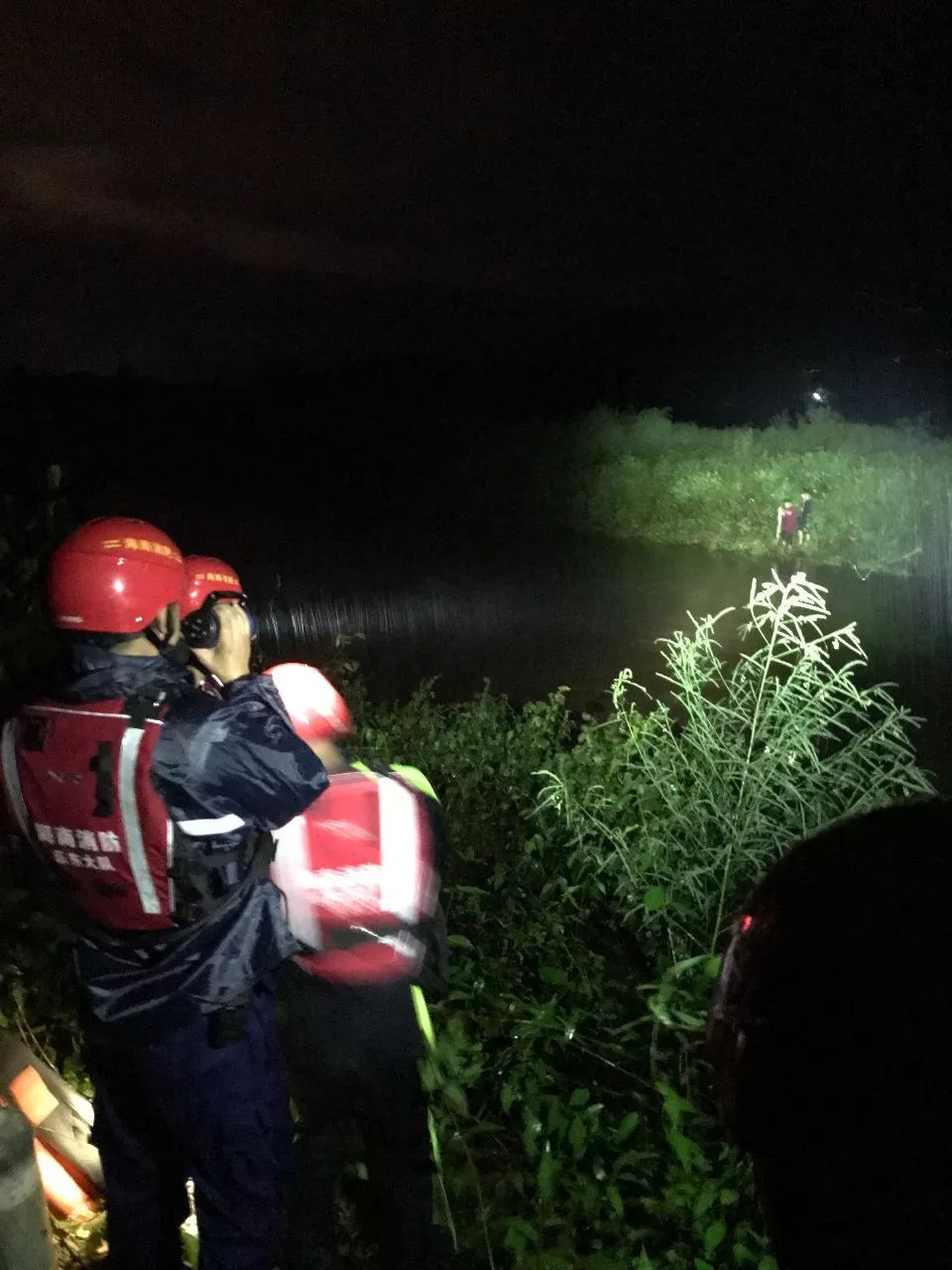 3人生还2人失踪！海南一渔船翻船沉江！！