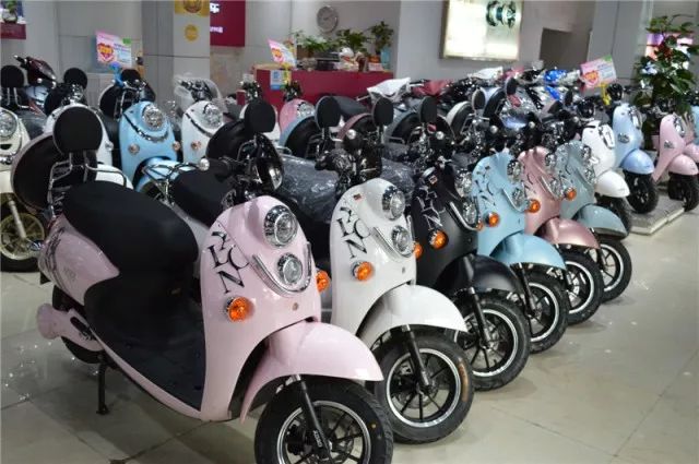 电动车的电池可以放在轿车上充电吗 e52aed0cb29a4cf0ad0326524cd9f06e.jpeg