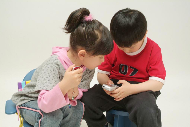 怎么样玩手机才不会被家长发现 ef3b546bff5a4ad89b5da09cee480e56.png