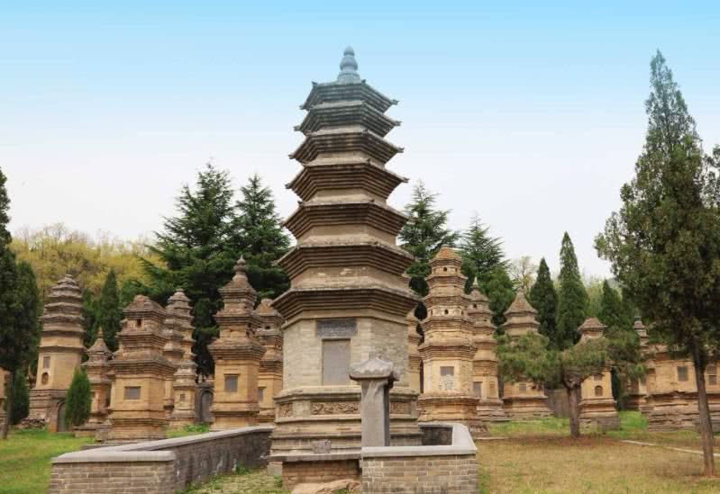少林寺神秘的塔林少林寺历代高僧的圆寂之地看后让人感悟万千