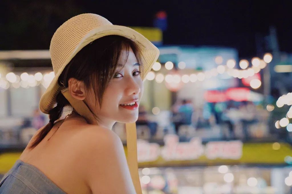 90后重庆美女靠吃东西拥有1000多万粉丝,一次