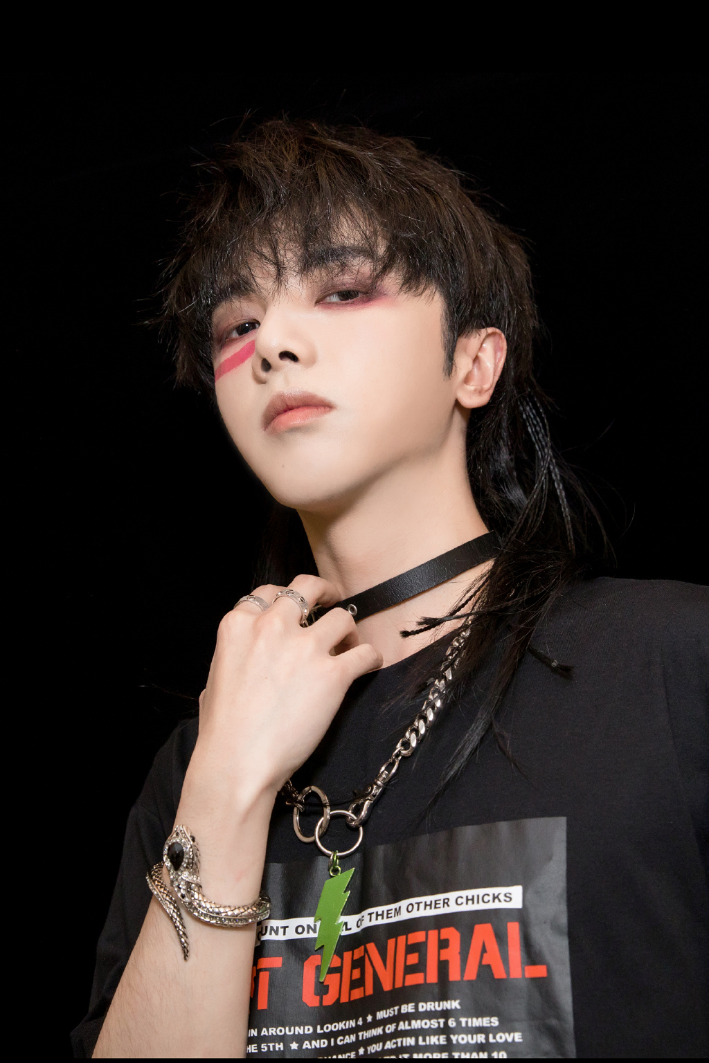 舞台大魔王华晨宇现身潮音节 闭关前的最后狂欢火辣开启