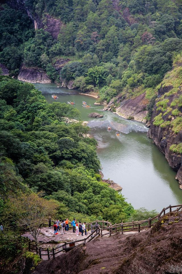 亚洲第一巨石高200米，就在中国福建，一块石头就是一座山