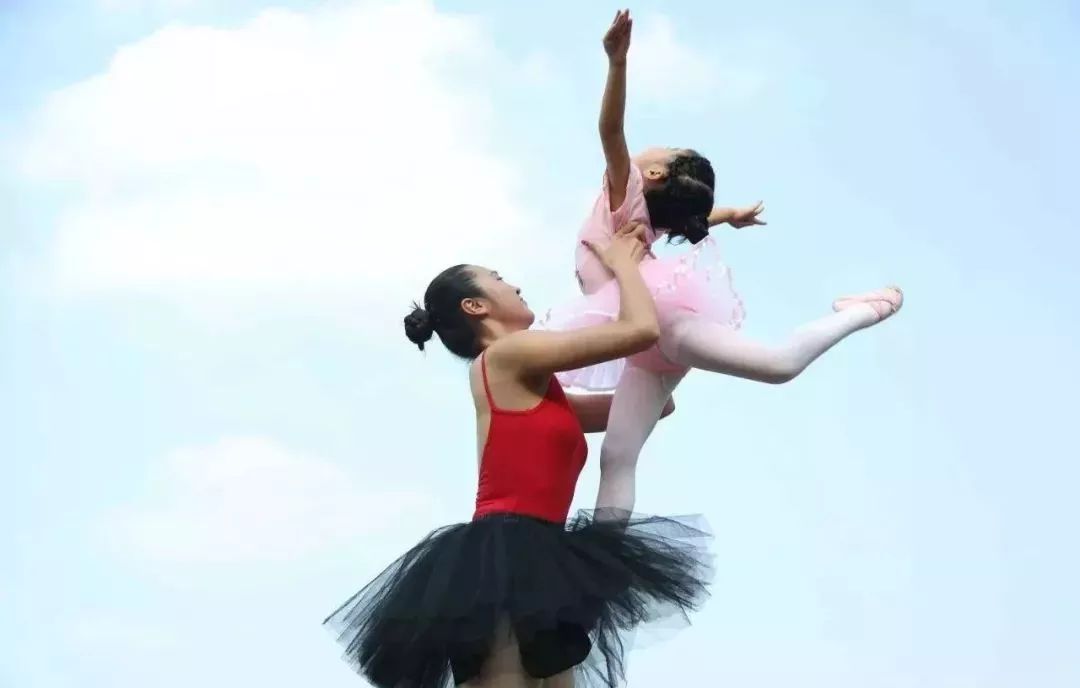 几个月开始学舞蹈 3659cad983974c55adab283b49db5919.jpeg